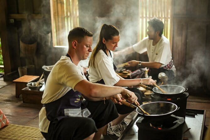 Cook Local Northern Thai Food in Traditional House - Market Walk: Choosing Northern Thai Flavor Like an Ingredient Detective