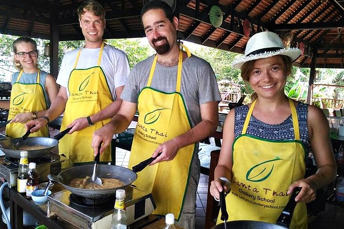Cooking Class and Market Tour at Lanta Thai Cookery School on Koh Lanta - Teaching Style: What Makes the Instructors Work for Beginners