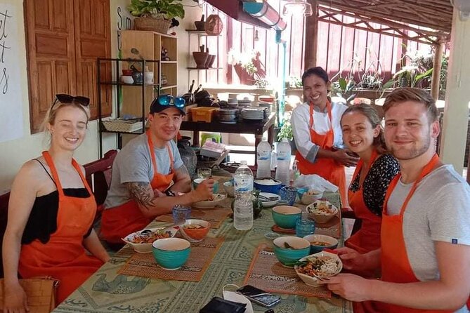 Cooking Class in Ko Samui for Small Group - Picking your four dishes: small group means real attention