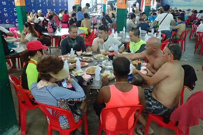 Coral Island speed boa-Parasailing and others activities choice - Thai lunch on Koh Larn: why it’s built into the value