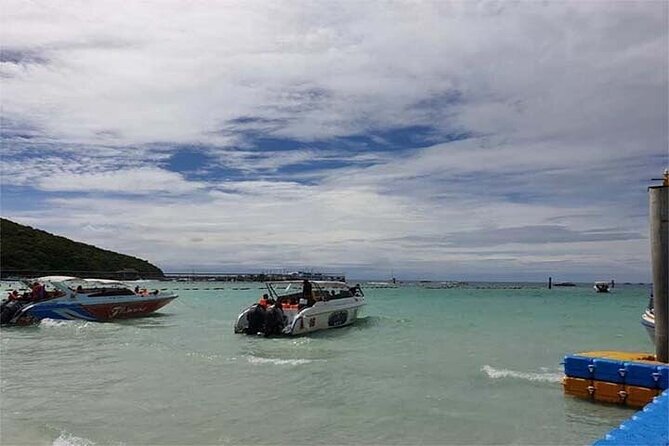 Coral Island speed boa-Parasailing and others activities choice - Group size and guide style: the difference between chaos and flow
