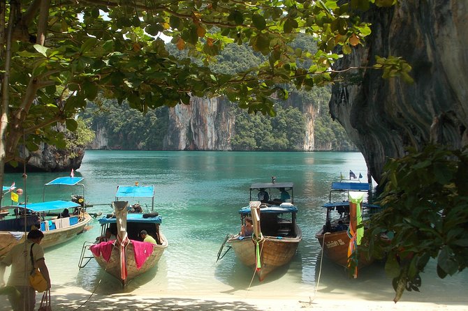 Cruising on a comfortabel boat in Phang Nga Bay - The "Must-Do" Tour Khao Lak - The food and drinks: this is where the value quietly shines