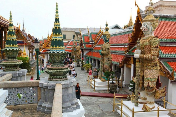 Damnern Saduak Floating Market, Grand Palace and Wat Phra Keo Tour from Bangkok - Boat time on the canals: how to think about “market by water”
