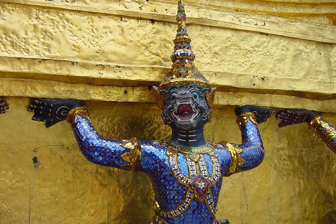 Damnern Saduak Floating Market, Grand Palace and Wat Phra Keo Tour from Bangkok - Should you book this Bangkok floating market and royal temples tour?