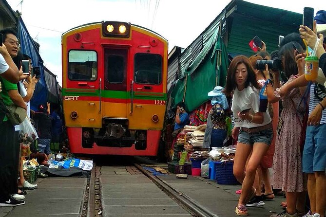 Damnoen Saduak Floating Market & Maeklong Train Market Tour - Ban Laem Floating Market: A More Unhurried Walk