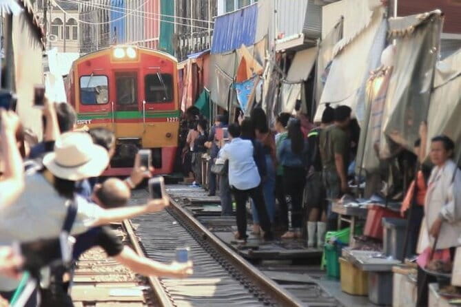 Damnoen Saduak Floating Market & Railway Market Tour from Bangkok - A Road Trip Combo That Makes Sense (Even If It’s Long)