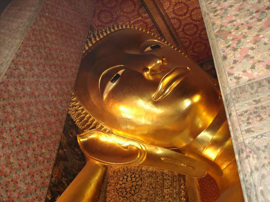 Damnoen Saduak, Reclining Buddha, and Wat Arun Private Tour - The private car and small group flow (and how it affects your day)