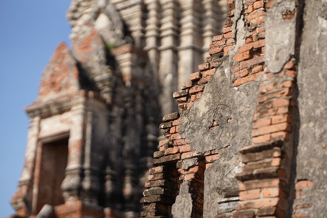 Day Tour From Bangkok to Ayutthaya By Bus - Lunch in Ayutthaya: The Best Kind of Break (Usually)