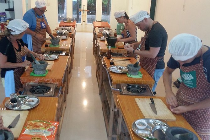 Dinner Cooking Class with Thai Master Chef at Sukho Cuisine Koh Lanta - Making curry paste with a mortar and pestle