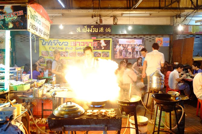 Discover Bangkok at Night 5-Hour Bike Tour with dinner - Chao Phraya River ferry crossing: your built-in break from traffic