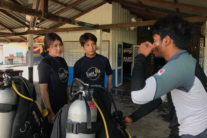 Discover SCUBA Diving - First stop: Adang Sea Divers and your pre-water briefing