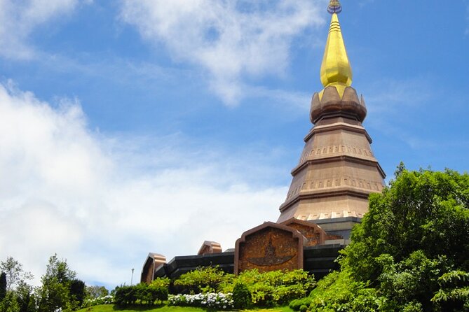 Doi Inthanon Private Trek & Lunch Tour from Chiang Mai - Twin Royal Stupas: Phra Maha Dhatu Nabha Metaneedol and Nabhapol Bhumisiri