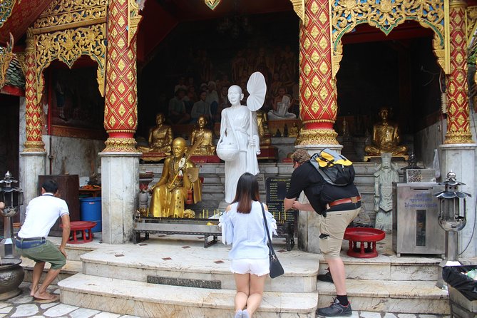 DON'T miss It ! Doi suthep temple+ Hmong village - Doi Pui Mong Hill Tribe Village: real life, colorful clothing, and shopping reality