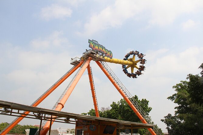 Dream World Bangkok Admission Ticket - Snow Town After the Heat: Why the Snow Stop Makes Sense