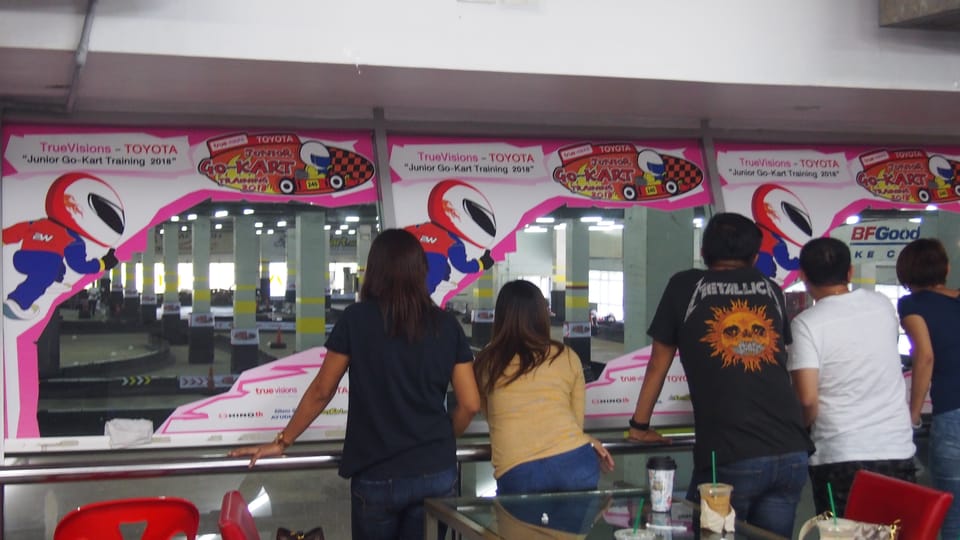 EasyKart Bangkok (RCA Plaza) : Go-Kart Racing Experience - Safety Briefing and Gear: Helmet, Suit, and Shoe Rules