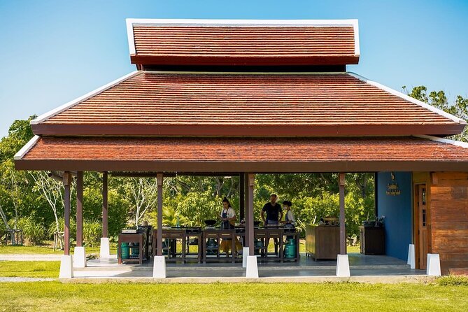 Evening Cooking Class in Traditional Pavilion with Beautiful Garden - Chiang Mai - Soups and Stir-Fry: Learning Thai Flavor Balance Fast
