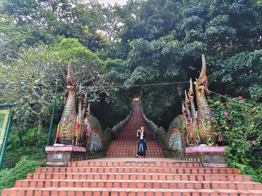 Ex-monk city & temples walking tour: (3.5 hours / 1.7 km.) - The Royal 1st-Class Monastery and Phra Buddha Singh