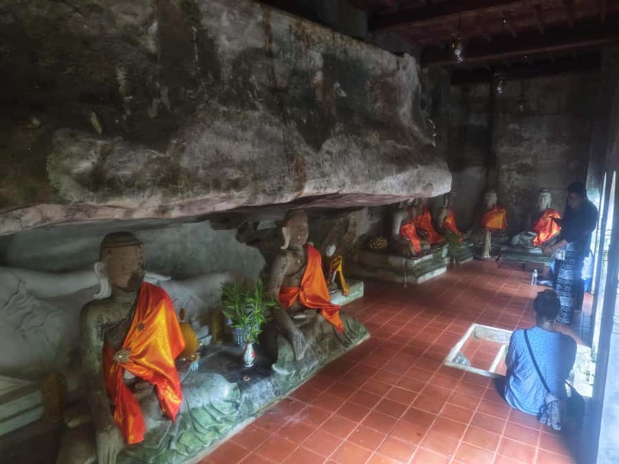 Ex-monk city & temples walking tour: (3.5 hours / 1.7 km.) - Price and Value: $20 for a Guided Old-City Temple Shortcut