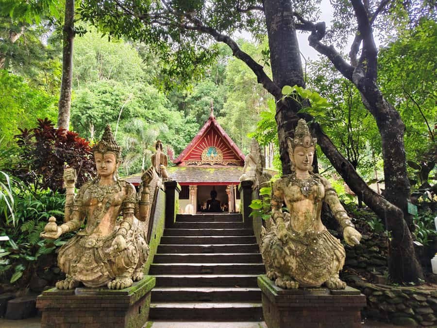 Ex-monk city & temples walking tour: (3.5 hours / 1.7 km.) - Temple Dress Code: The One Thing That Can Trip You Up