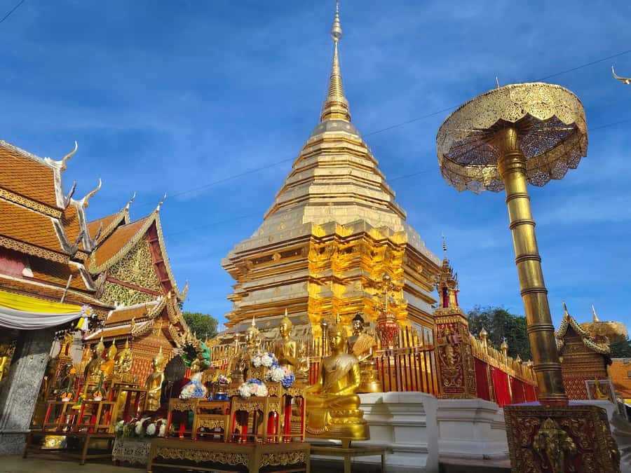 Ex-monk city & temples walking tour: (3.5 hours / 1.7 km.) - Where You Start: Three Kings Monument and the 700-Year Timeline