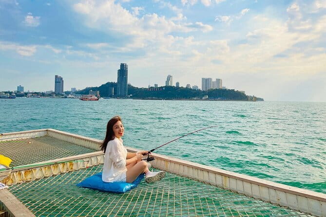 Exclusive Squid Fishing on Chic Floating Café from Pattaya - Entering The Floating Café Scene From Bali Hai Pier