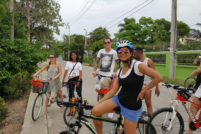 Explore Bangkok by Bike & Boat with Lunch - Rooster Temple (Wat Ko): Feed the Fish and Keep Smiling