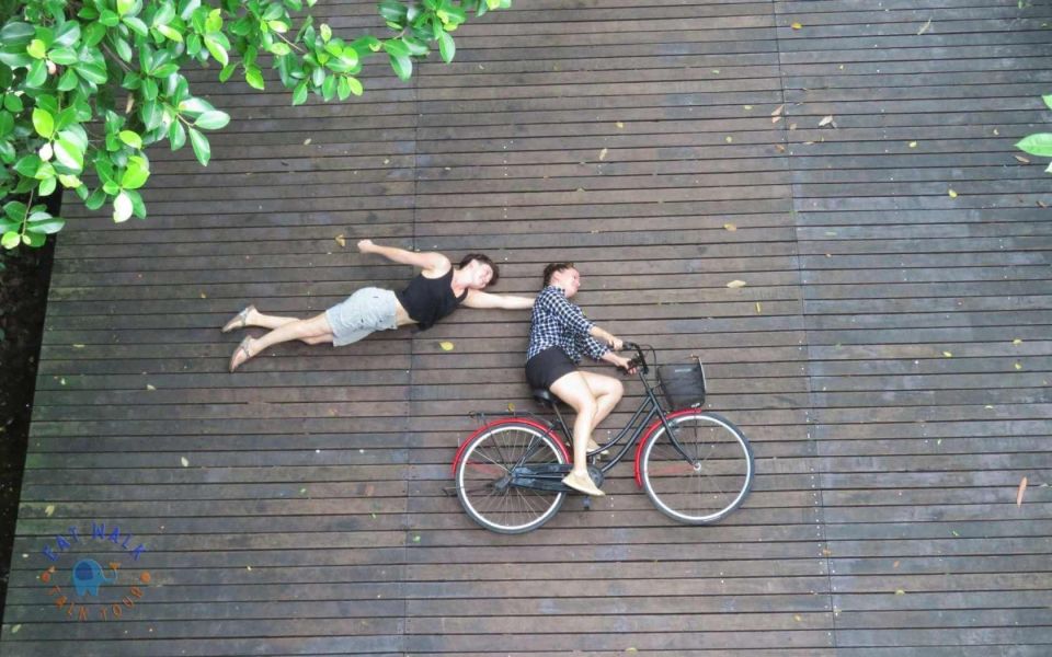 Explore Bangkok jungle by bike, kayak & boat - small group - Weekend bonuses: floating market snacks and birdwatching at Sri Nakhon Khuean Khan Park