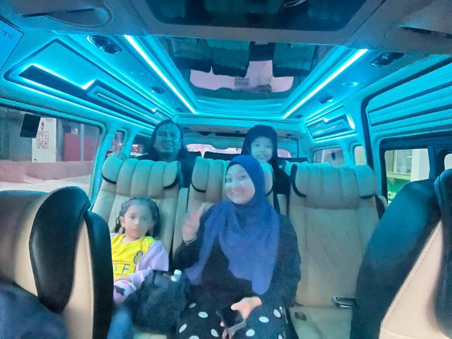 Explore Hua Hin: 10-Hour Customized Private Tour with Car - What to expect at the stops: culture, views, and everyday Hua Hin