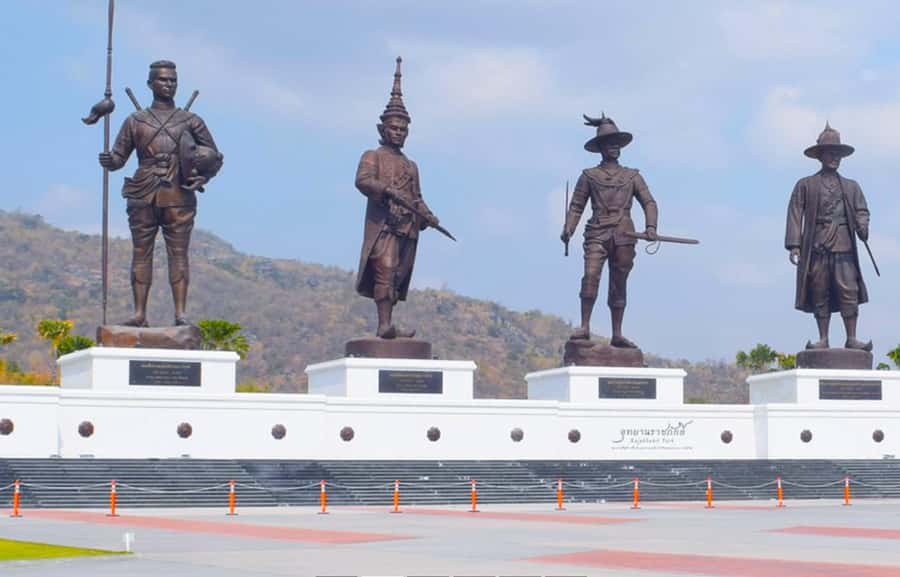Explore Hua Hin Half-Day Small-Group Tour with Lunch - Lunch at Moka.Cafe & Space: Food Break With Guided Time