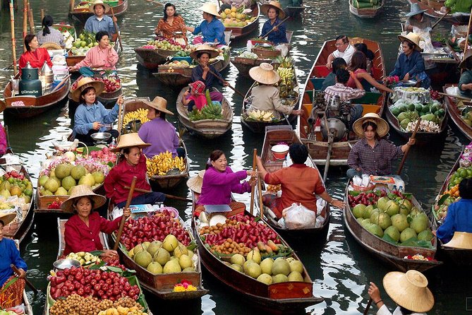 Famous Markets Tour: Maeklong Railway & Damnoen Saduak Floating - The guide and the small-group advantage
