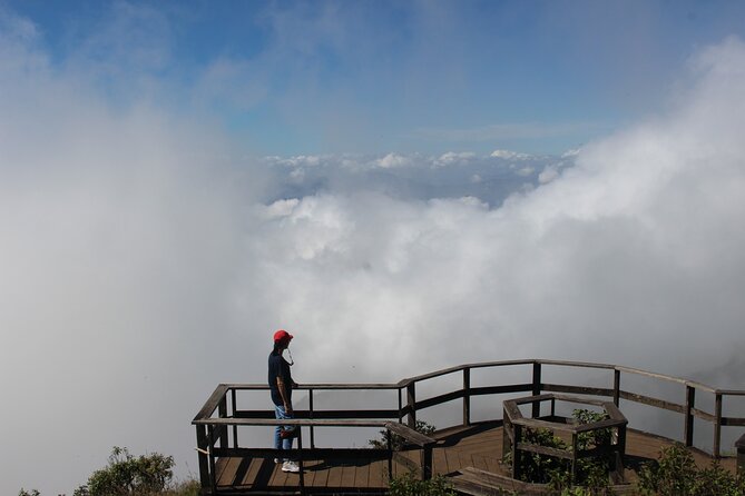 Fantastic! Famous Doi Inthanon National park tour with 2hr trekking - Stop 2: Twin pagodas with real royal dates behind them