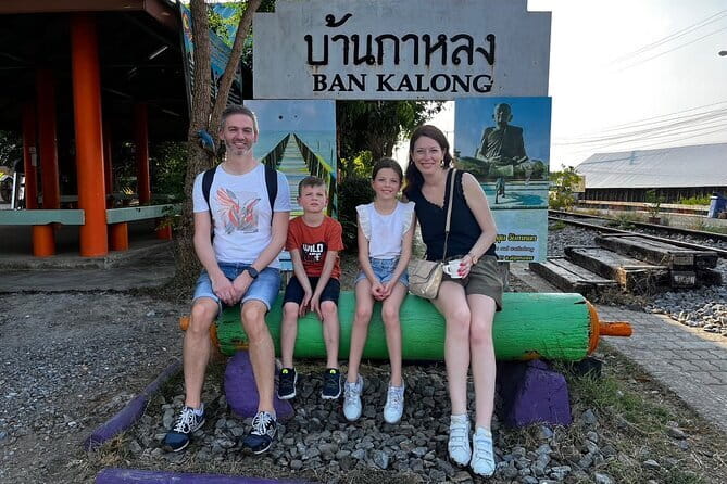 Floating and Railway Markets with Kwan Damnoen Restuarant - Stop 4: Damnoen Saduak Floating Market by motorboat
