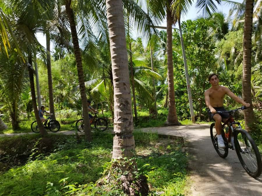 Floating Market Full-Day Bicycle Tour from Bangkok - Maeklong Railway Market: the scene that changes when a train arrives