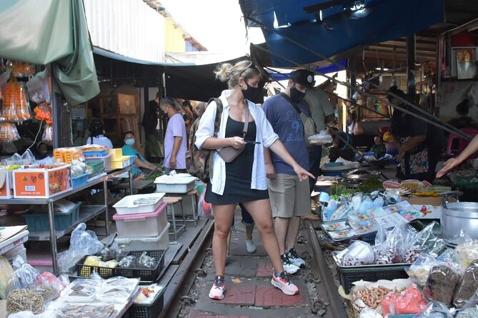 Floating Market with Great Pagoda Temple and Wat Sam Phran - Maeklong Railway Market: watching stalls survive the train