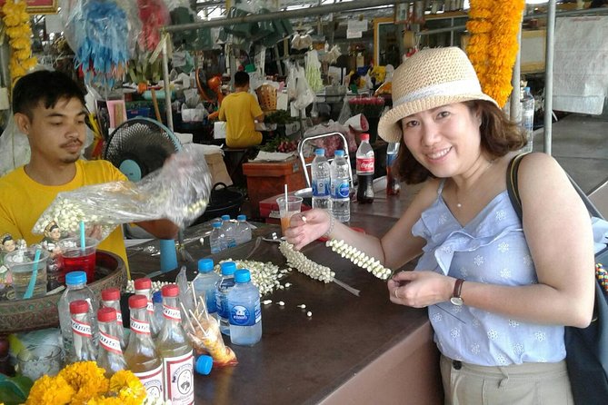 Flower Market & Floral Art: Multilingual Private Tour [EN/others] - Pak Khlong Flower Talat Original before it gets chaotic