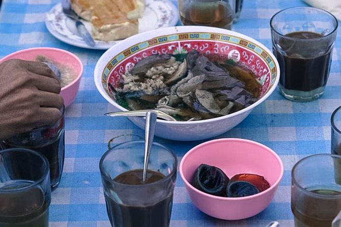 Fresh Local Market Tour - Food tour in Chiang Mai - Stop 1: Thai Traditional Breakfast Before the Market Gets Loud