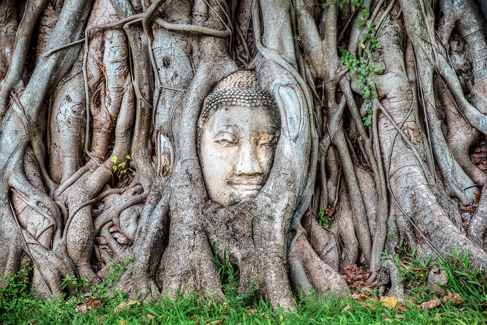 From Bangkok: Ayutthaya & Ayothaya Floating Market Day Trip - The meeting point tip that prevents wasted time