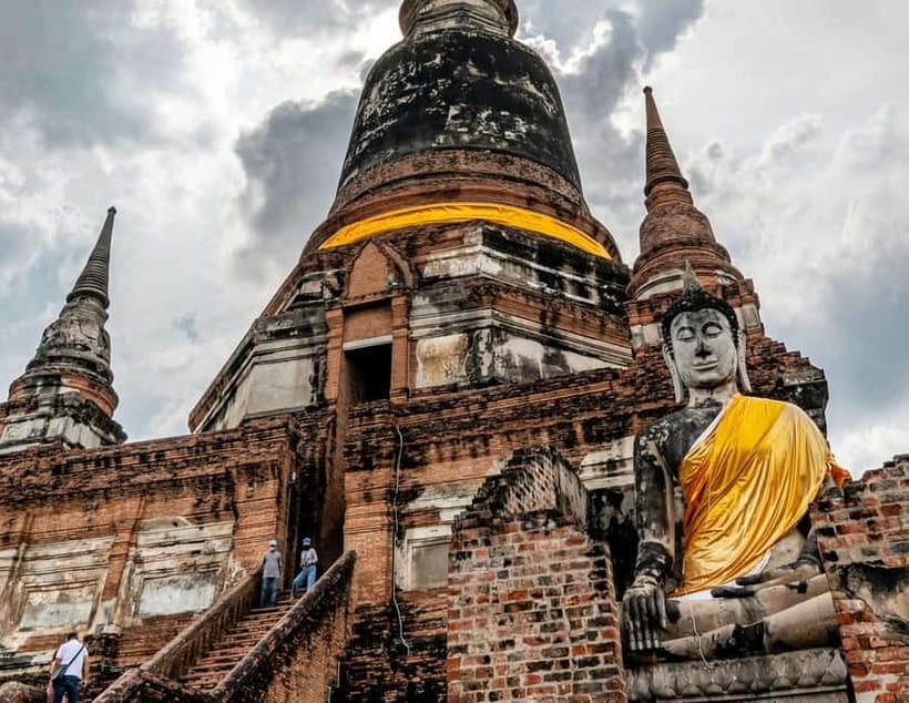 From Bangkok: Ayutthaya Heritage Tour with Sunset Boat Ride - Wat Maha That: the Buddha head entwined in roots