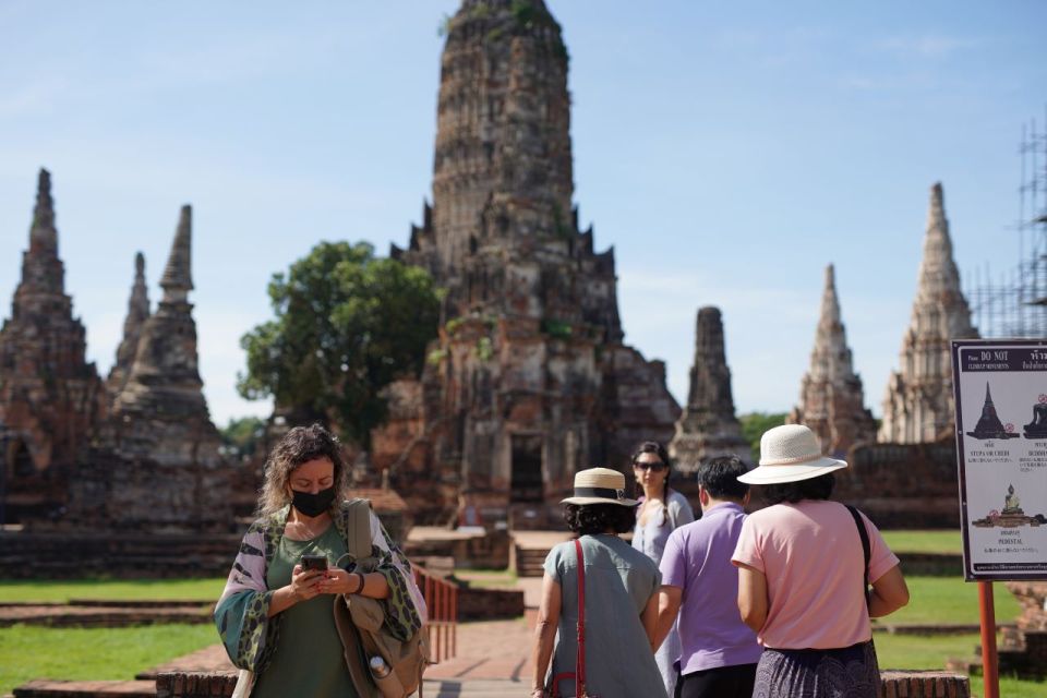 From Bangkok: Ayutthaya Historical Day Tour by Bus - Wat Mahathat: Buddha Head in Tree Roots and the Moment People Remember