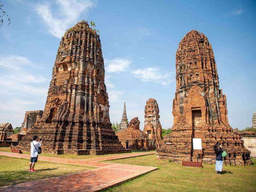 From Bangkok: Ayutthaya Historical Park Guided Day Trip - Bang Pa-In Royal Palace: A Quiet Royal Detour That Sets the Tone