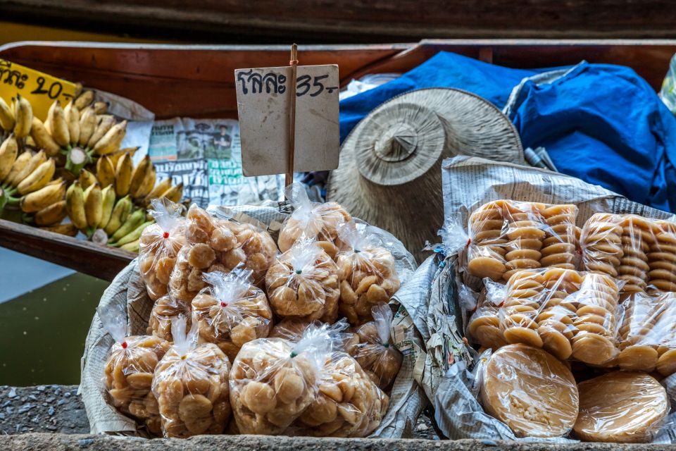 From Bangkok: Damnoen Saduak Floating Market Guided Tour - The paddle boat ride through narrow canals: what you’ll notice once you’re on the water