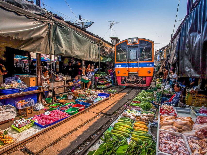 From Bangkok: Damnoen Saduak & Train Market Tour in Spanish - Key things that make this tour worth considering