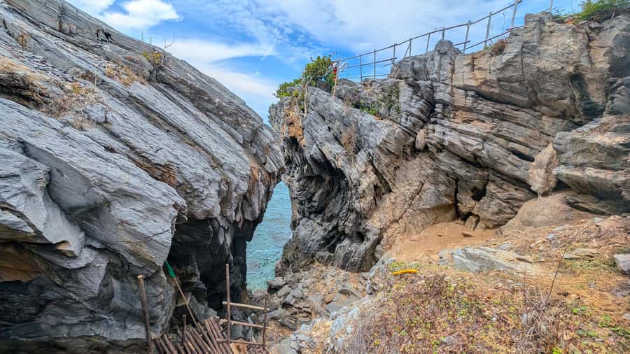 From Bangkok: Day Tour Koh Sichang Island with Tuktuk Tour - Chong Khao Khat and the Summer Palace trail