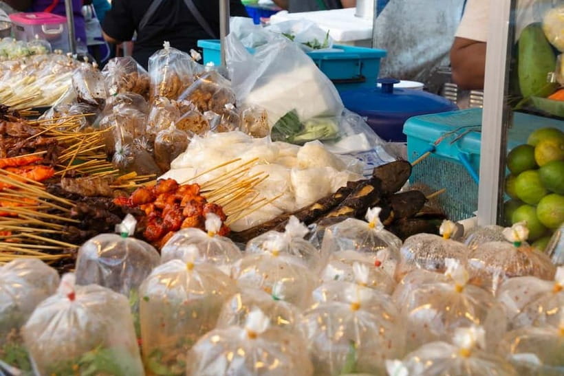 From Bangkok: Don Wai Market, Wat Samphran & Lotus Café Tour - Transport, timing, and what that means for your day