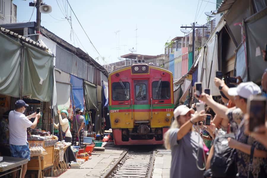 From Bangkok: Floating Market and Ayutthaya Guided Day Tour - Ayutthaya Historical Park: three temple ruins that tell one story