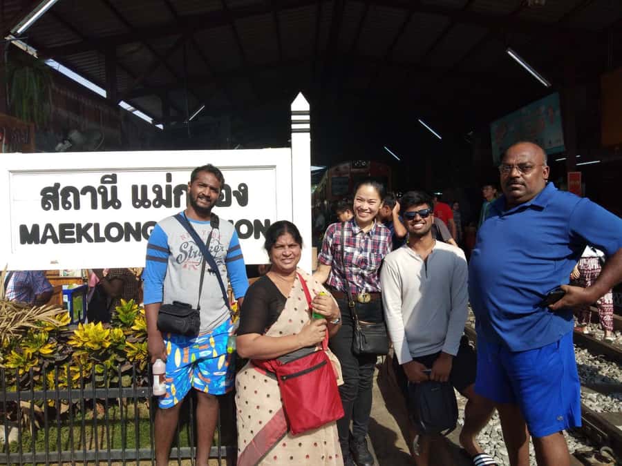 From Bangkok: Floating & Railway Markets Tour & Coconut Farm - Damnoen Saduak Floating Market by Longtail Boat: Seeing It From the Water