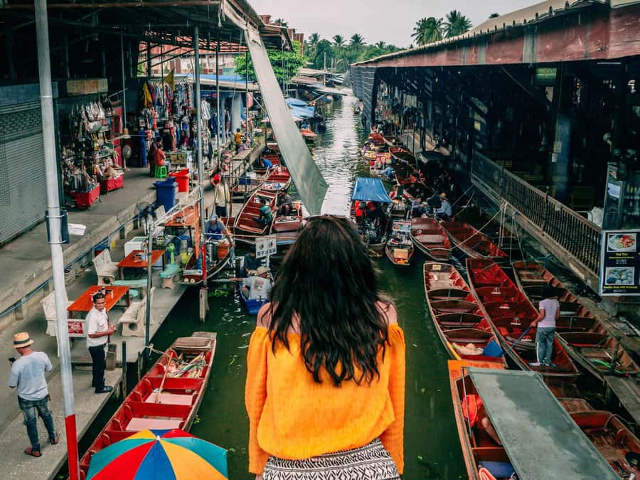 From Bangkok: Maeklong Railway and Floating Market Day Tour - Maeklong Railway Market: seeing awnings retract in real time