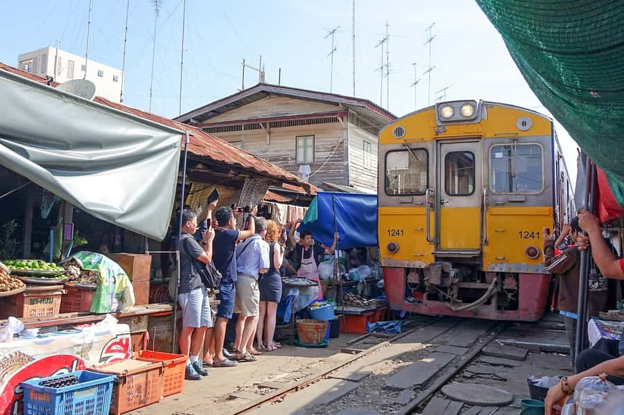 From Bangkok: Maeklong Railway and Floating Market Food Tour - Getting from Bangkok without turning the day into a traffic hostage