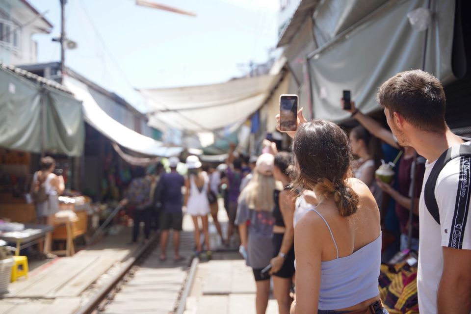 From Bangkok : Meklong Railway Market By Bus - Should you book from Bangkok?