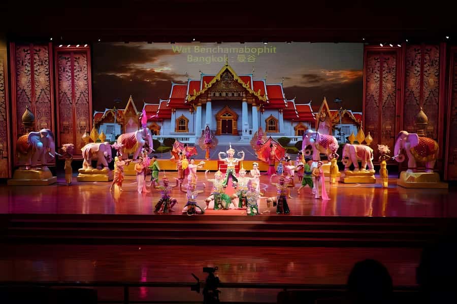 From Bangkok : Pattaya Discovery Private Tour - Nong Nooch Tropical Botanical Garden: big gardens plus Thai shows